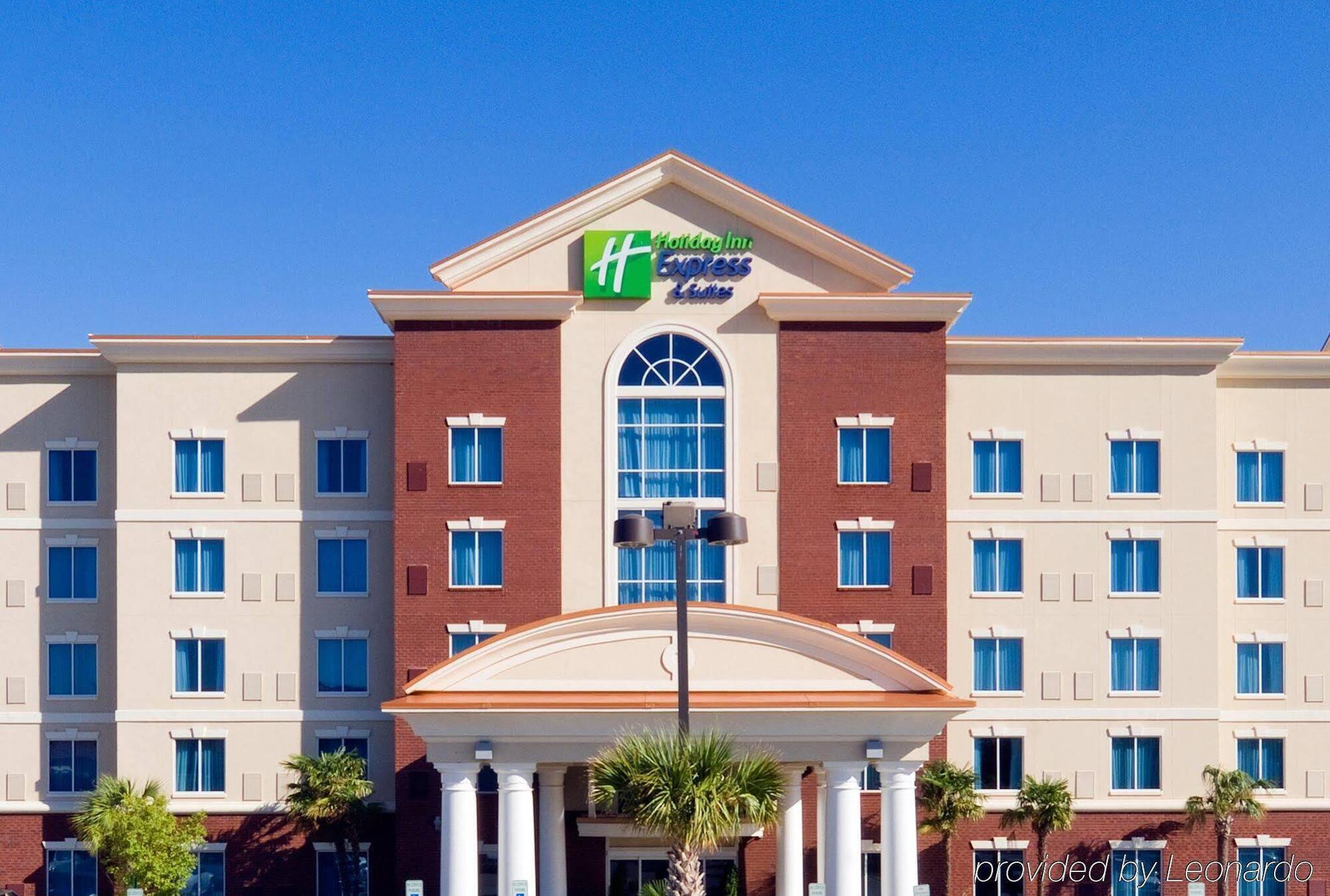 Holiday Inn Express Hotel & Suites Columbia-Fort Jackson, An Ihg Hotel Exterior photo